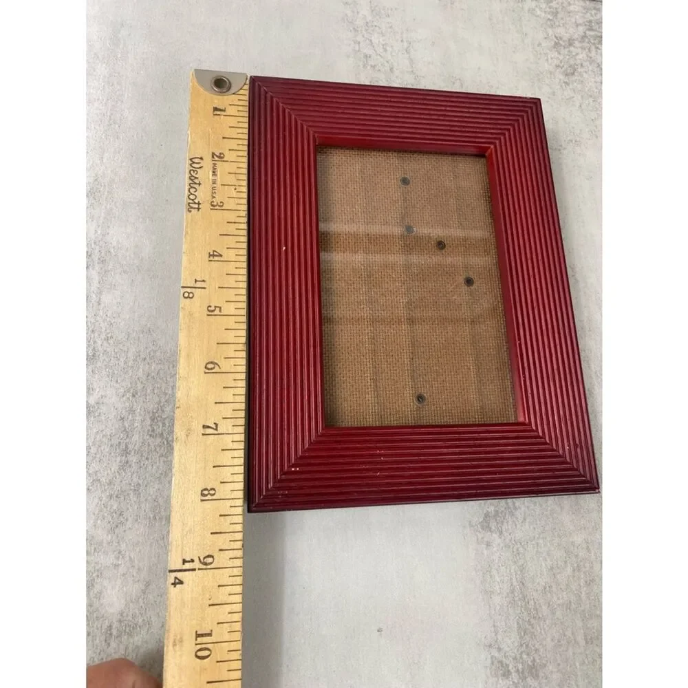 Vintage solid wood Red Ribbed Picture Frame - 4x6 Photo